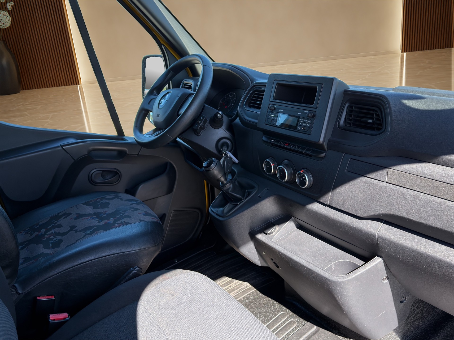 RENAULT Master T35 2.3dCi 135 L3H3 Klima , 3 Sitz , Anhänger 2500 KG , Rückfahrkamera.-image-9