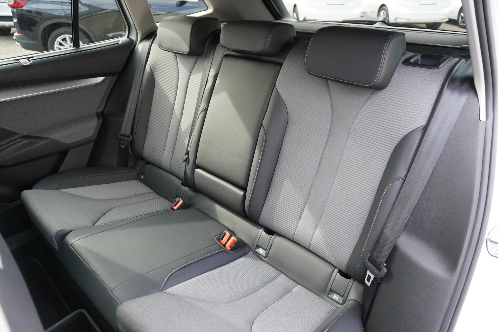 SKODA Enyaq iV 80-image-15