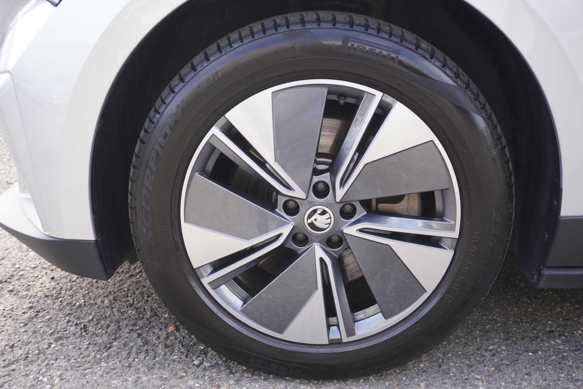 SKODA Enyaq iV 80-image-9
