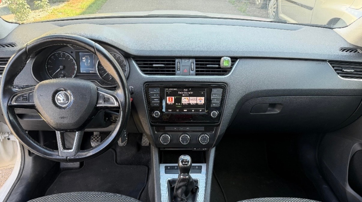 SKODA 1.6 TDI 110 Fresh-image-1