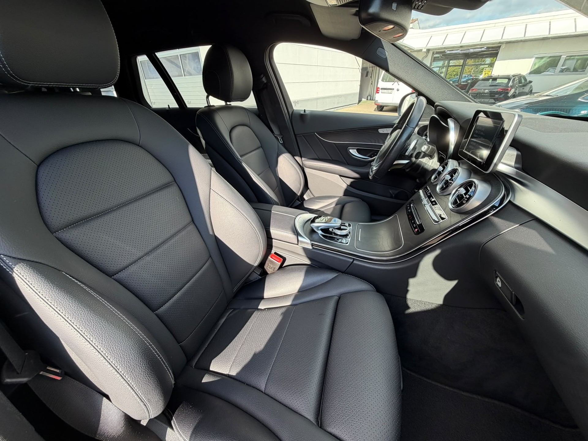 MERCEDES-BENZ C 250 d Swiss Star AMG Line 4Matic 9G-Tronic-image-13