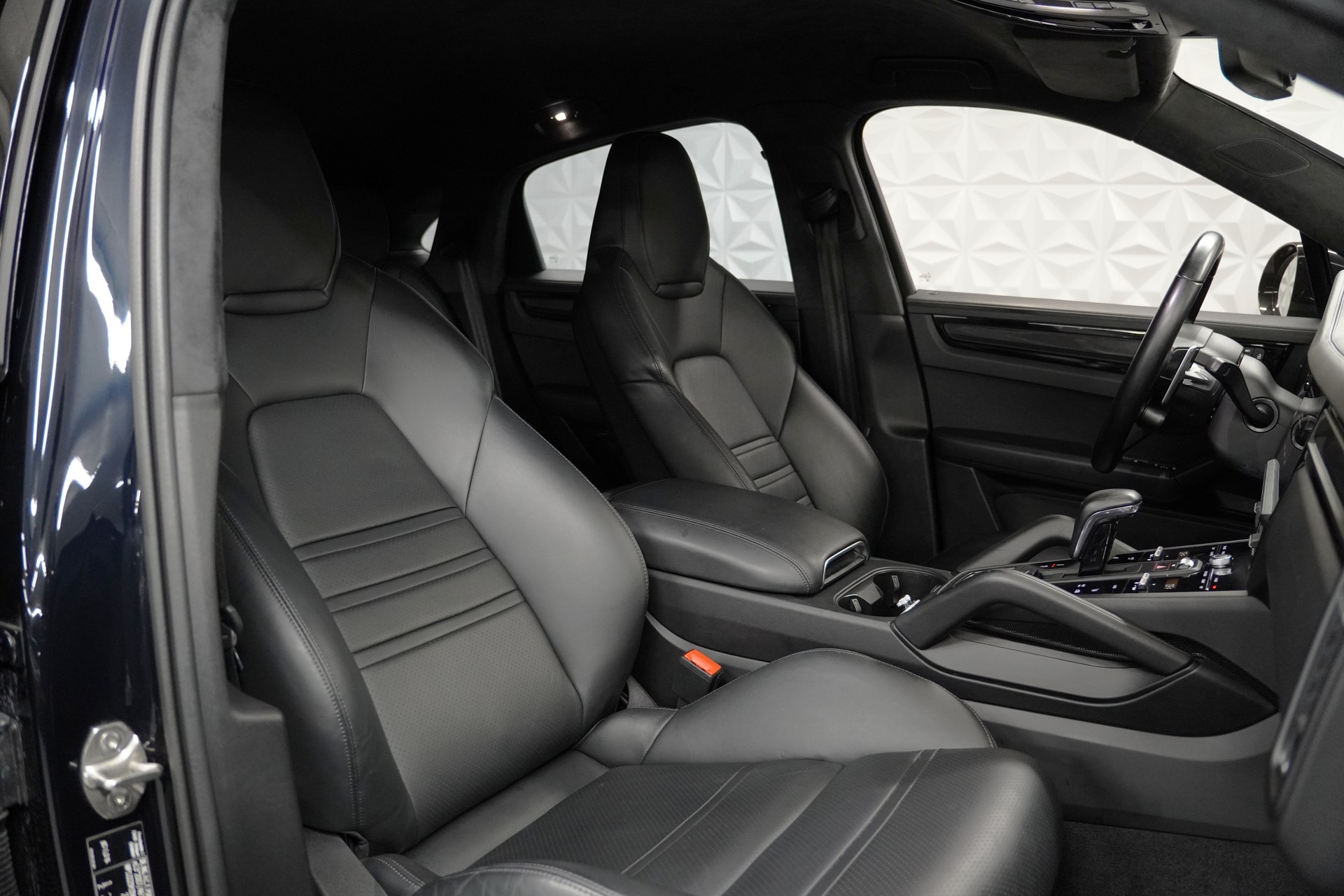 PORSCHE Cayenne Turbo GT-image-11