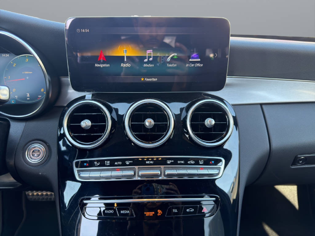 MERCEDES-BENZ C 220 d AMG Line 4matic Kombi-image-11