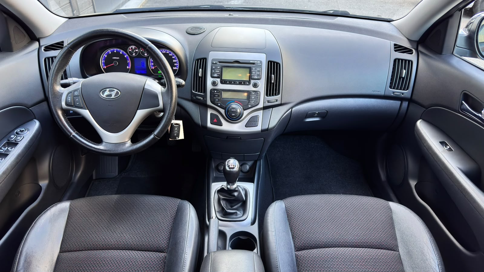HYUNDAI i30 1.6 Style-image-4