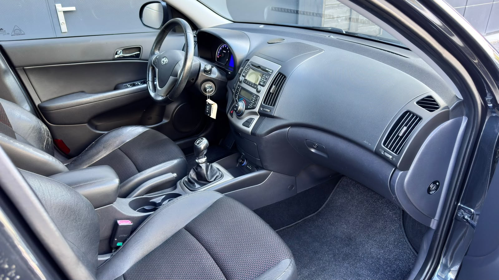 HYUNDAI i30 1.6 Style-image-5