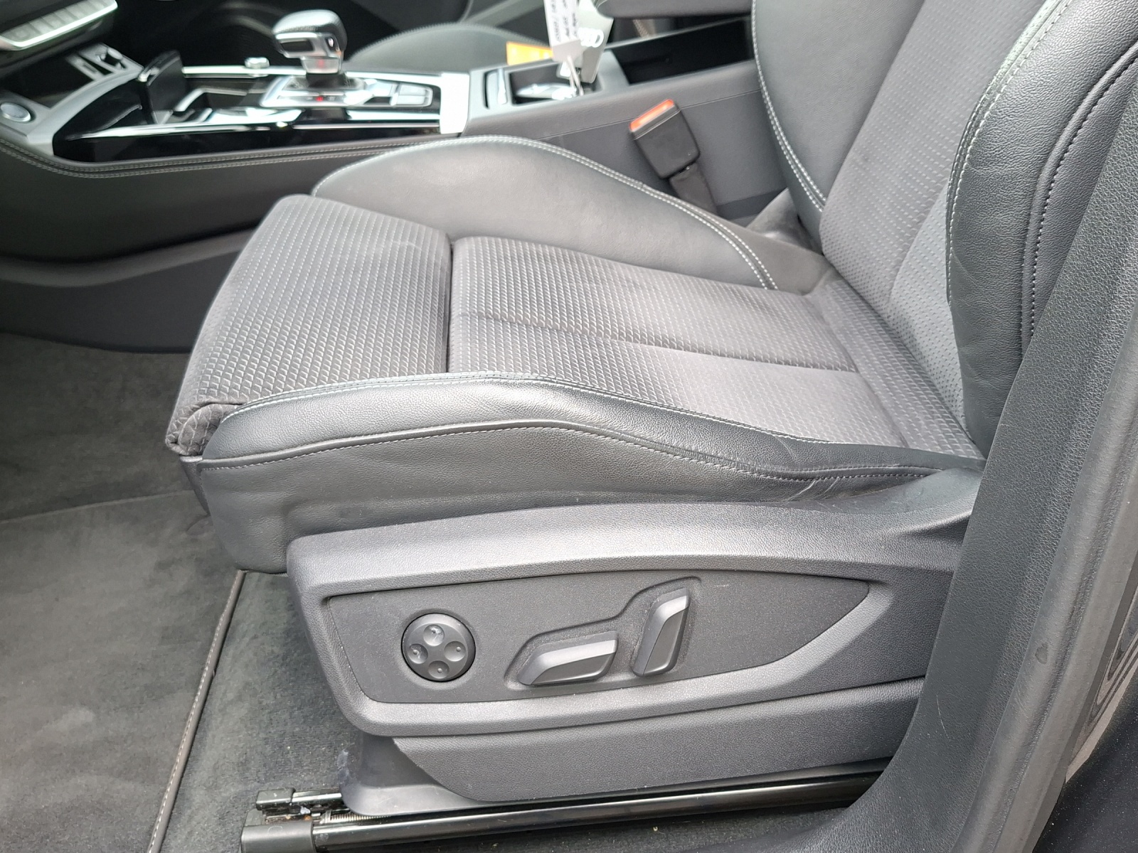 AUDI Q5 Sportback 40 TDI Blackedition quattro S-tronic-image-14