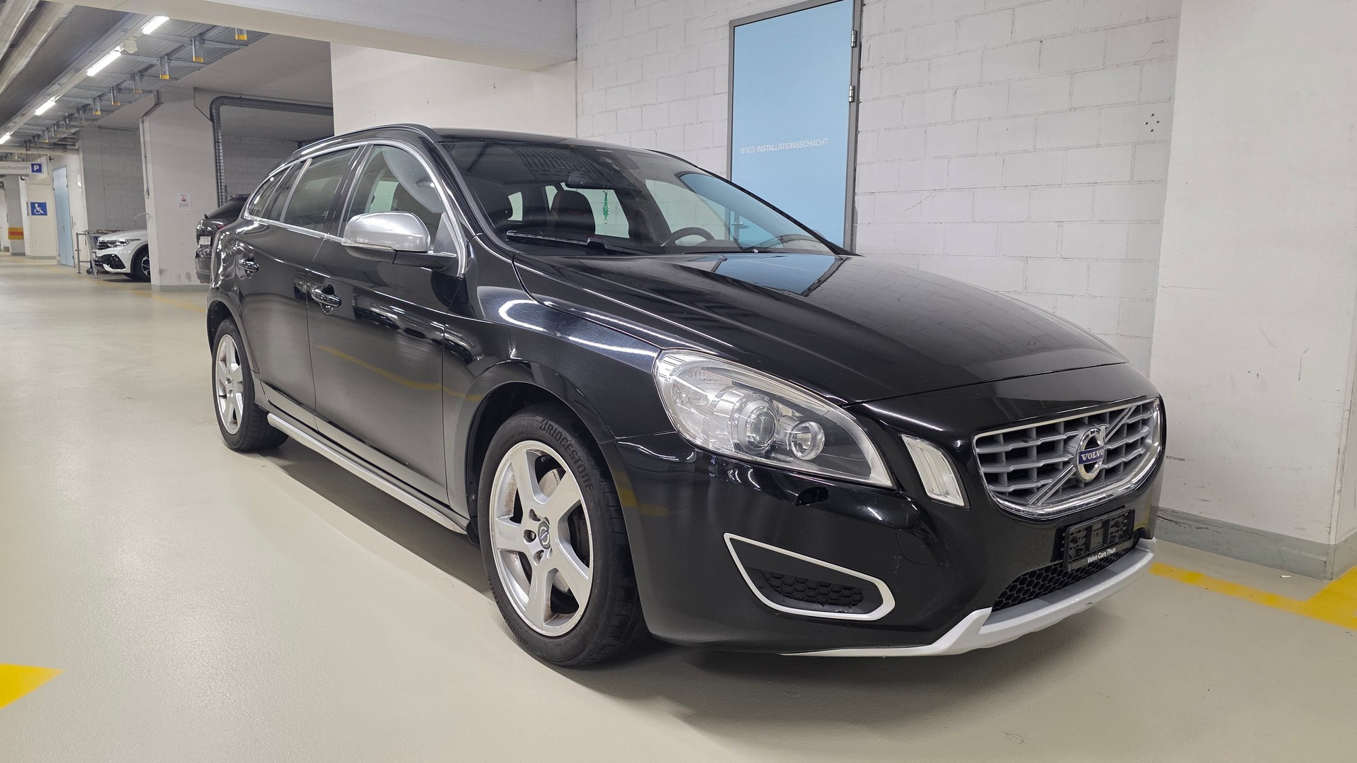 VOLVO V60 D4 AWD Husky Geartronic-image-6