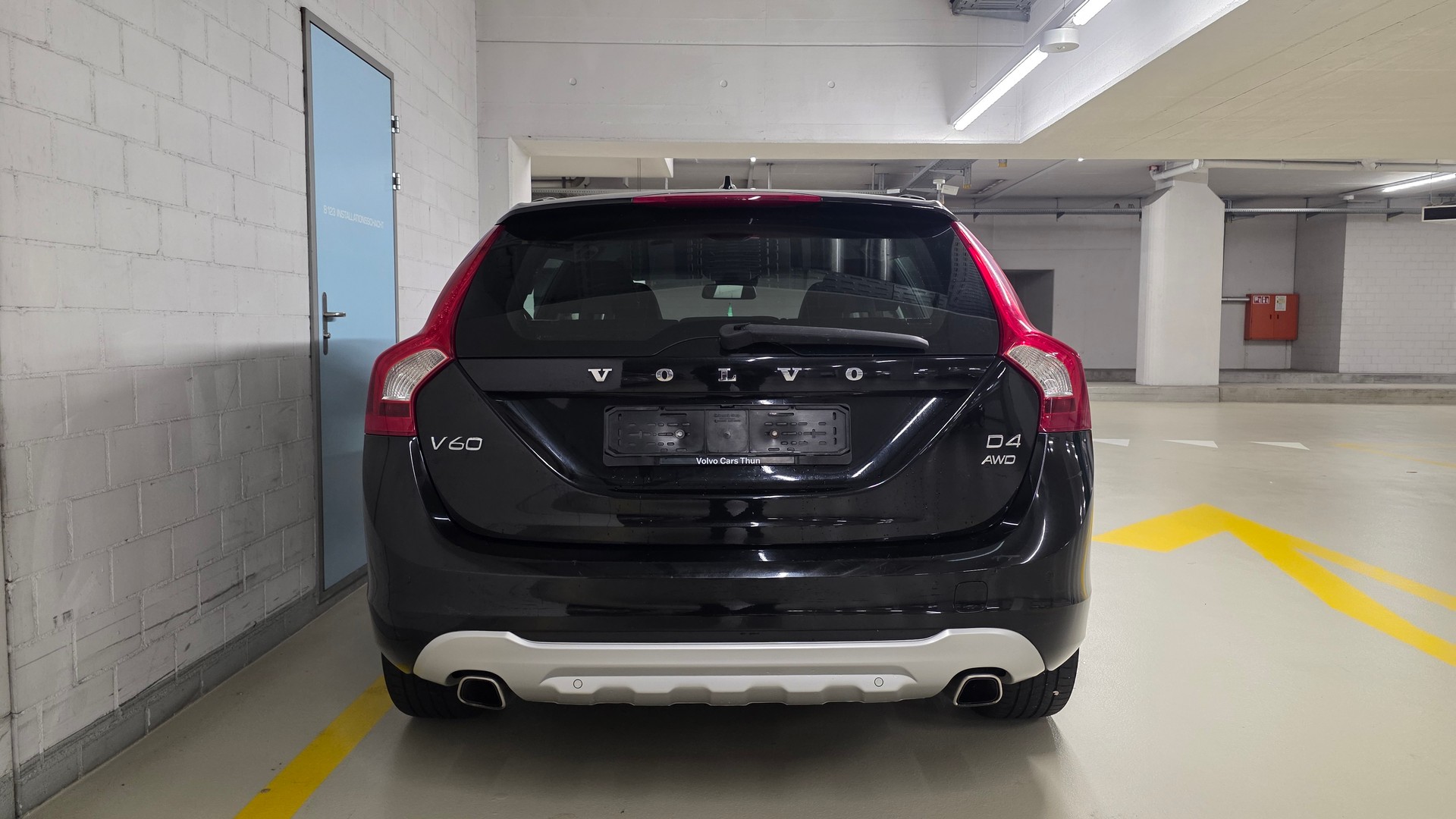 VOLVO V60 D4 AWD Husky Geartronic-image-3
