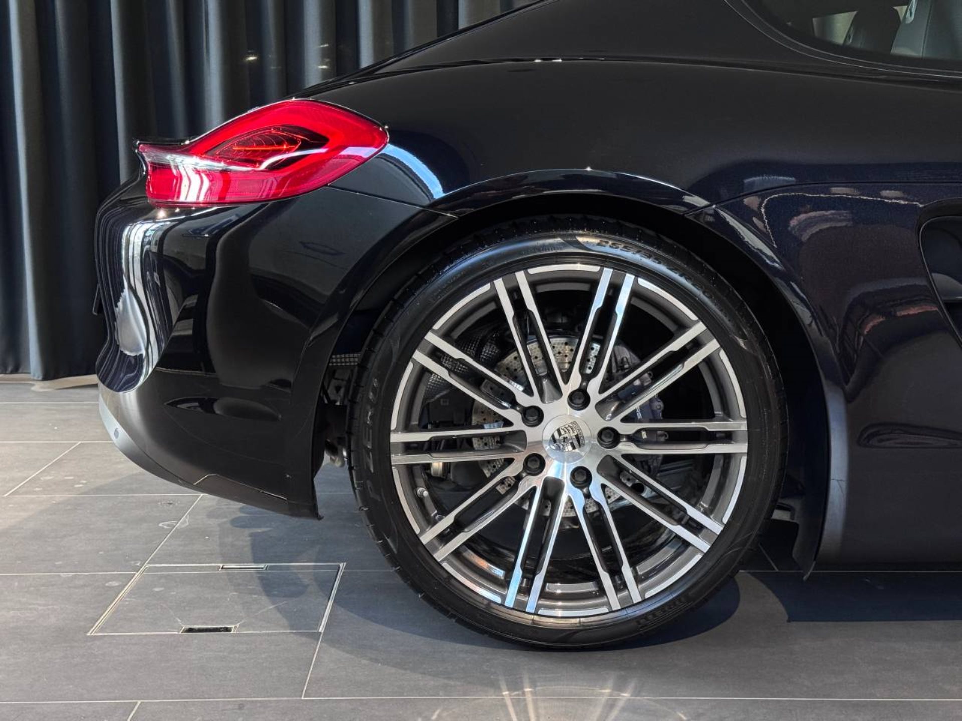 PORSCHE Cayman Black Edition-image-11