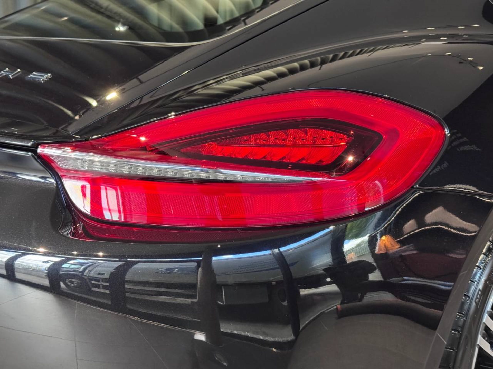 PORSCHE Cayman Black Edition-image-13