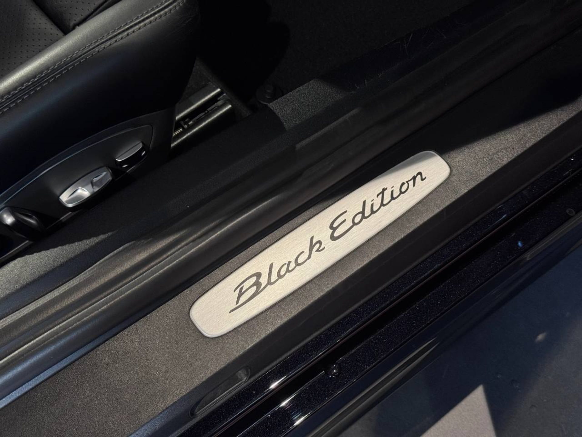 PORSCHE Cayman Black Edition-image-30