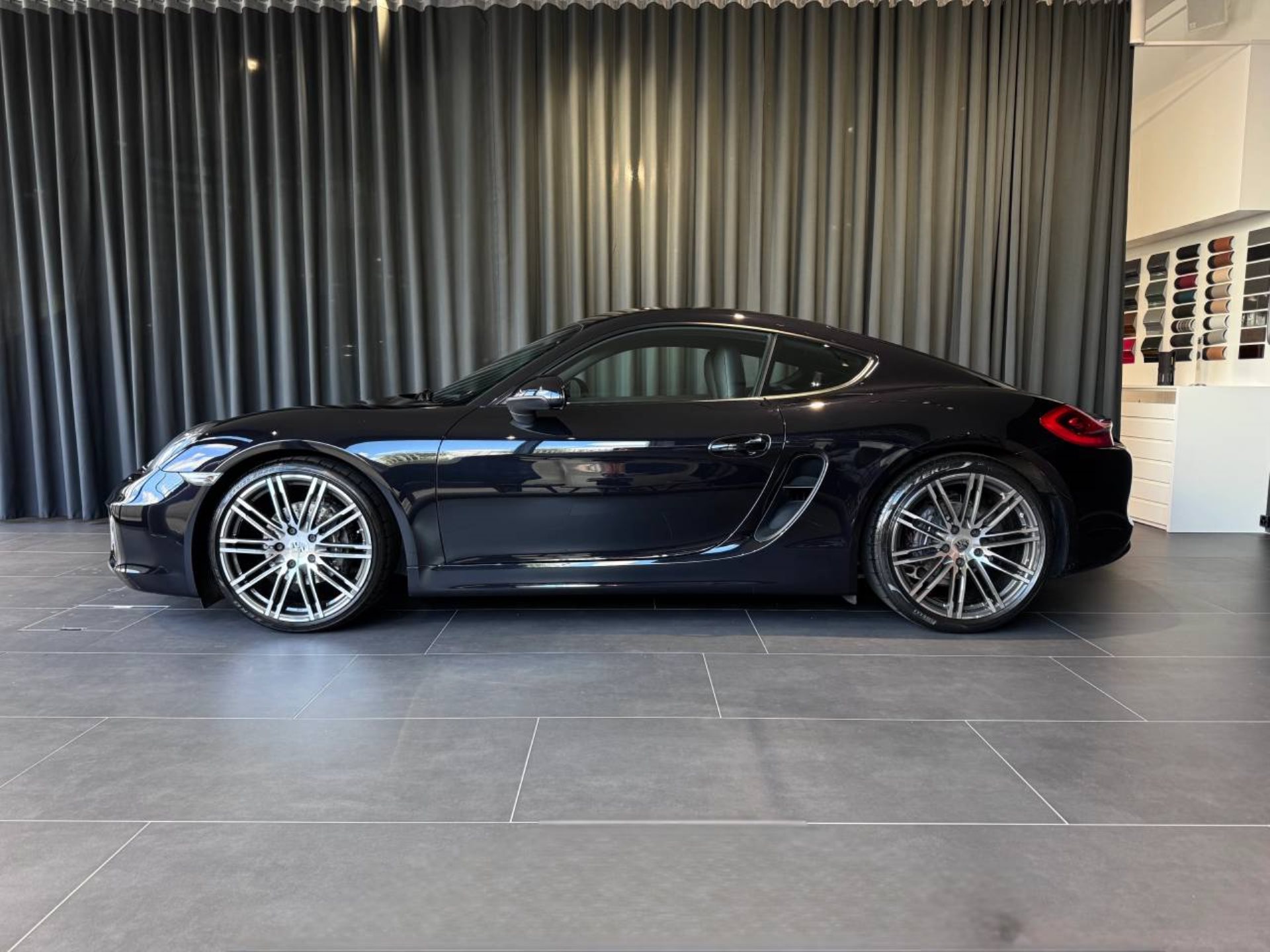 PORSCHE Cayman Black Edition-image-1