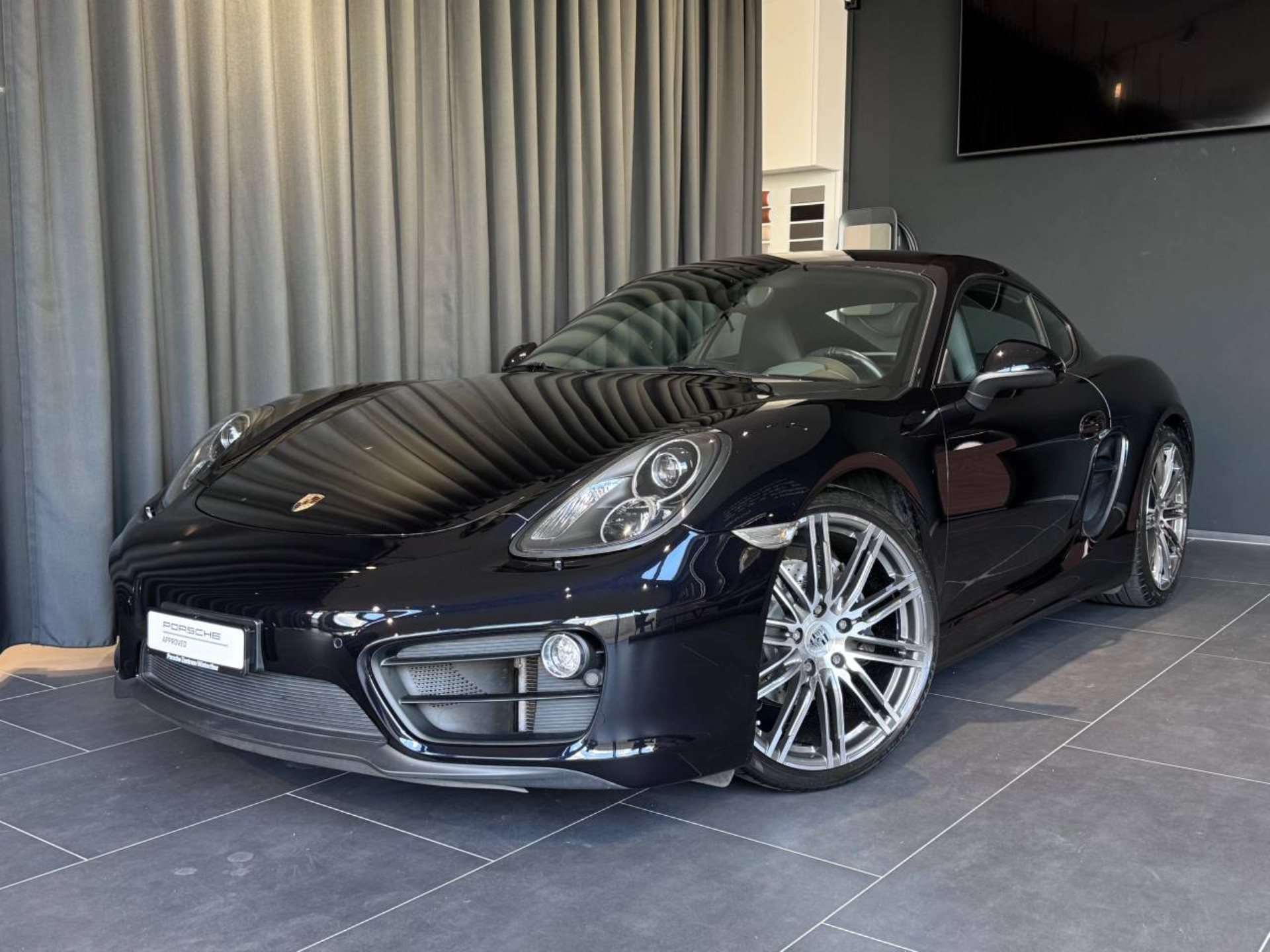 PORSCHE Cayman Black Edition-image-0