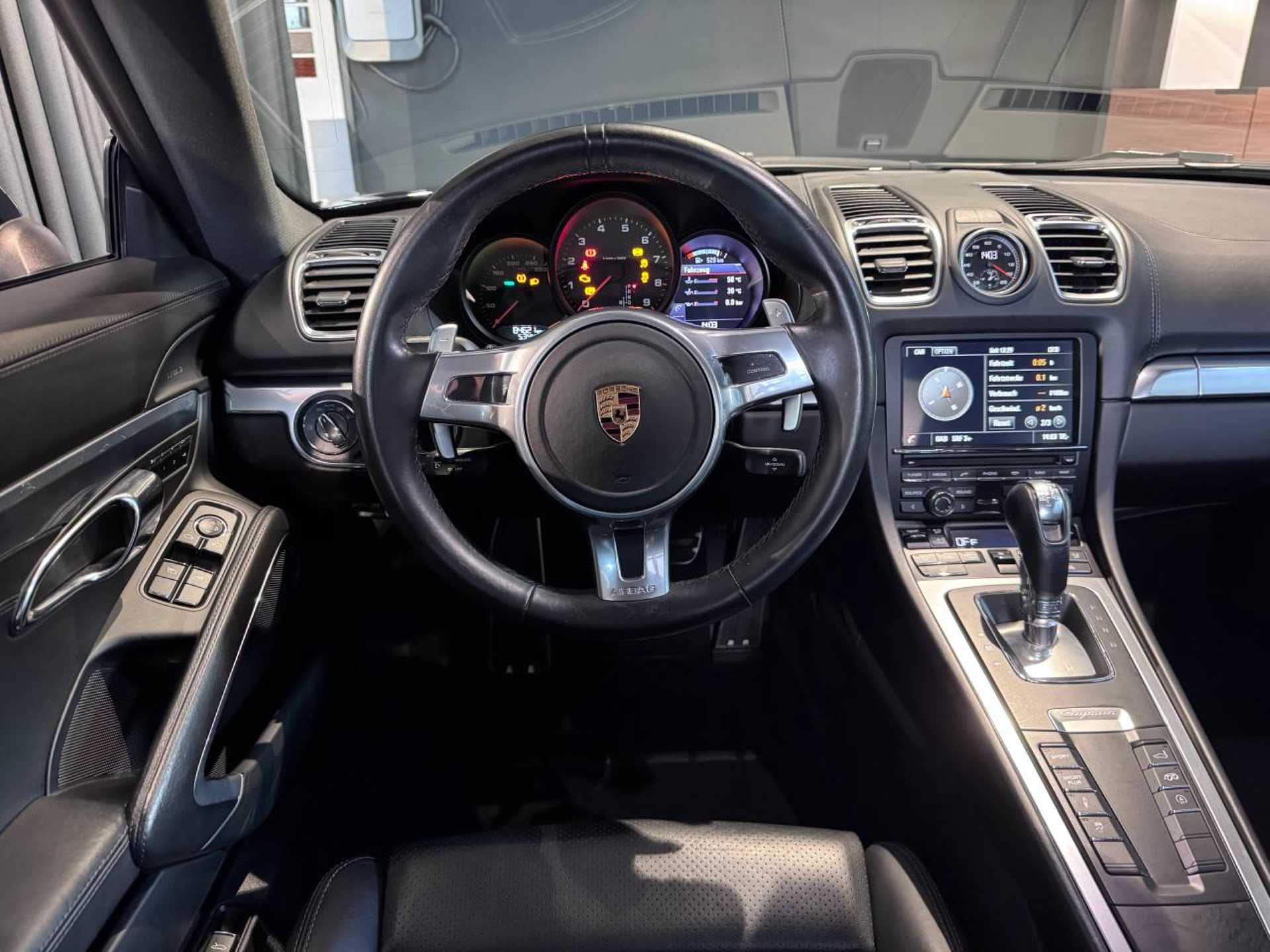 PORSCHE Cayman Black Edition-image-4