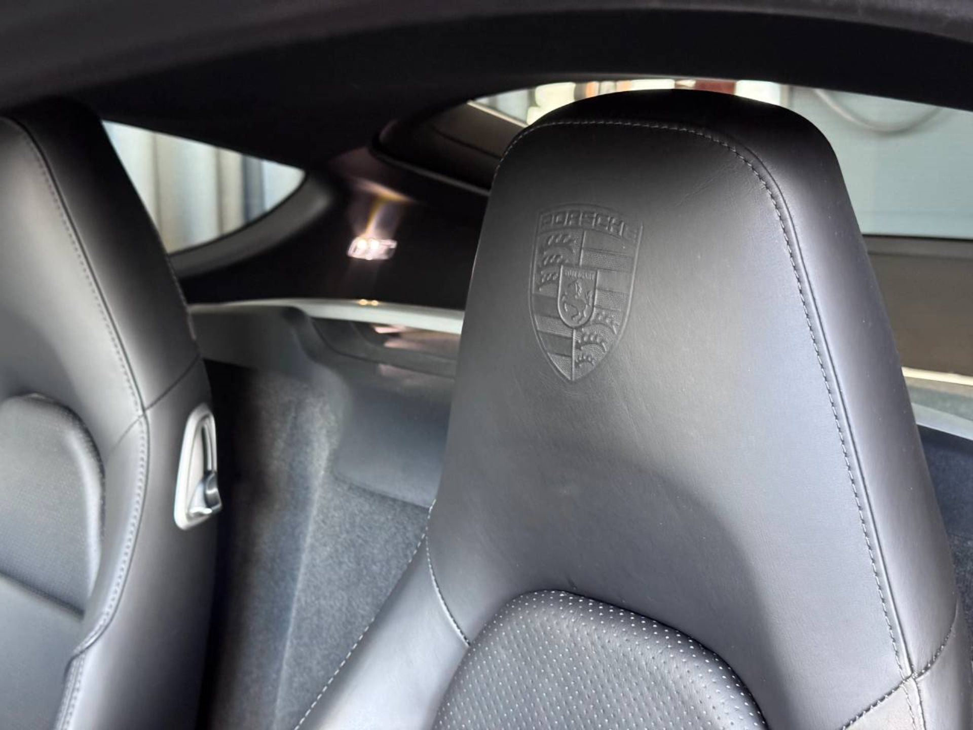 PORSCHE Cayman Black Edition-image-29