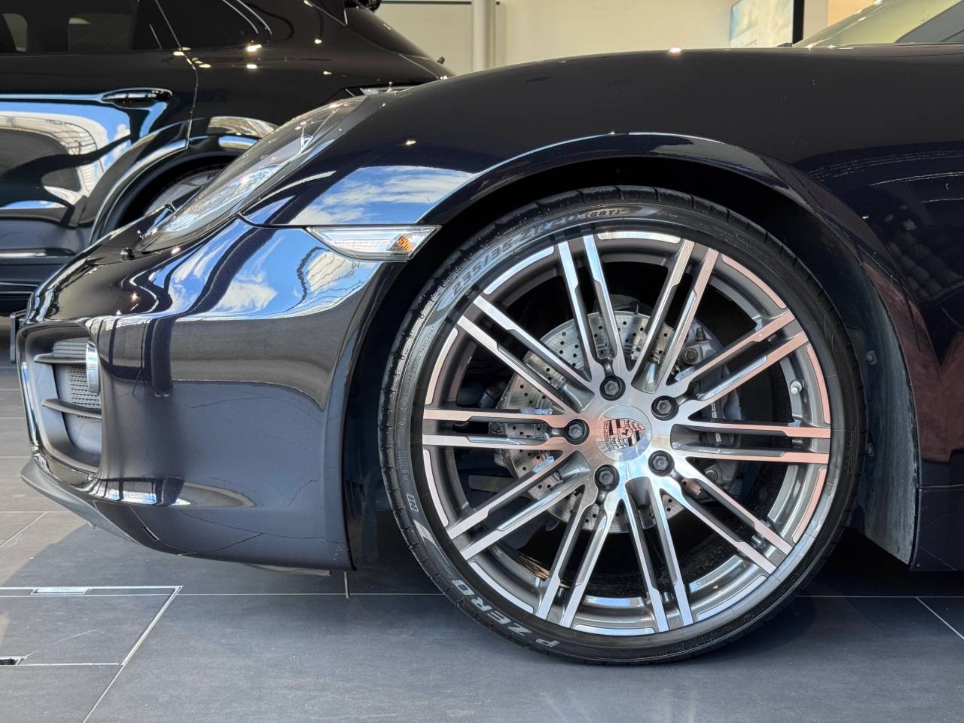 PORSCHE Cayman Black Edition-image-10