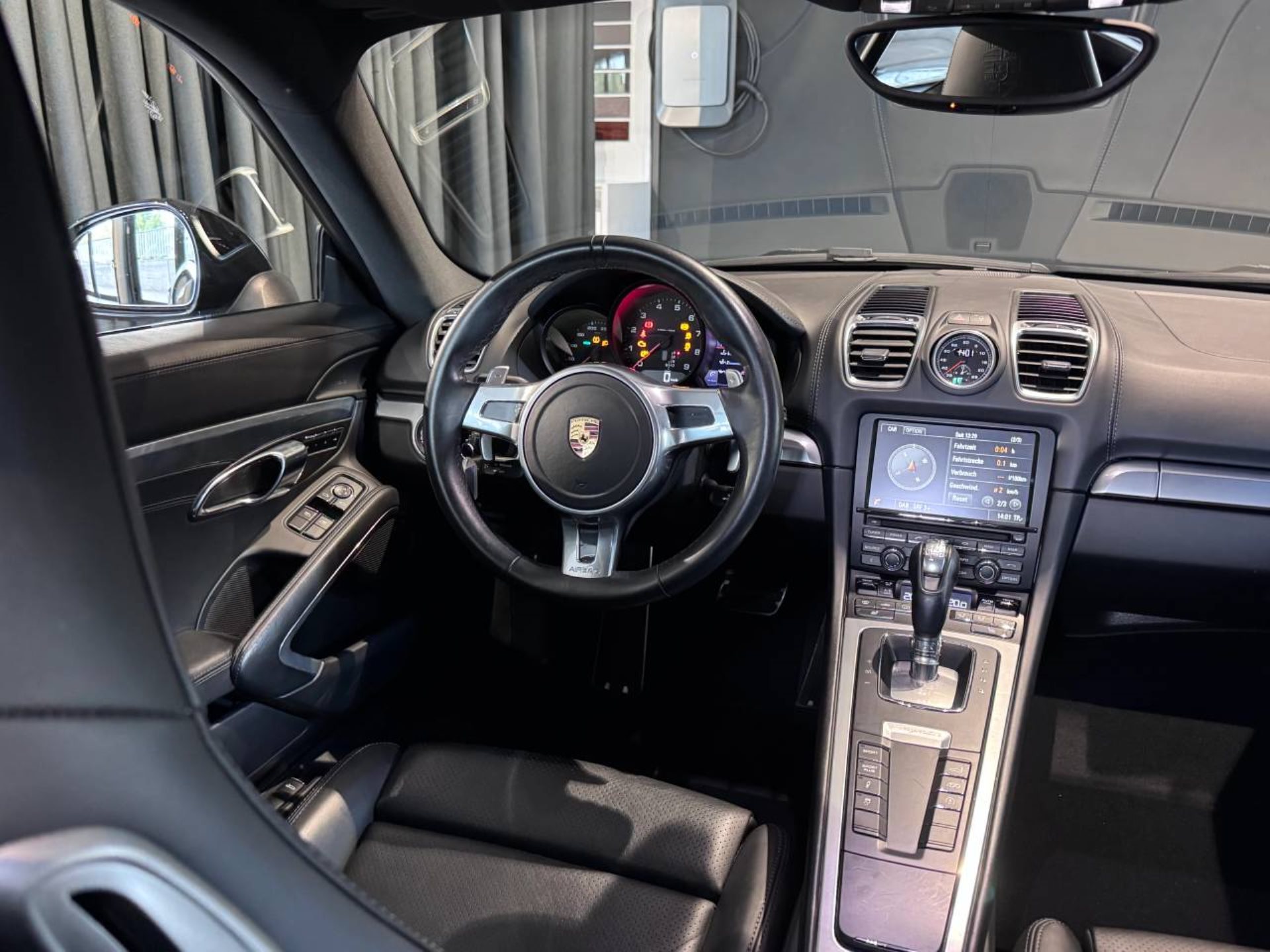 PORSCHE Cayman Black Edition-image-15