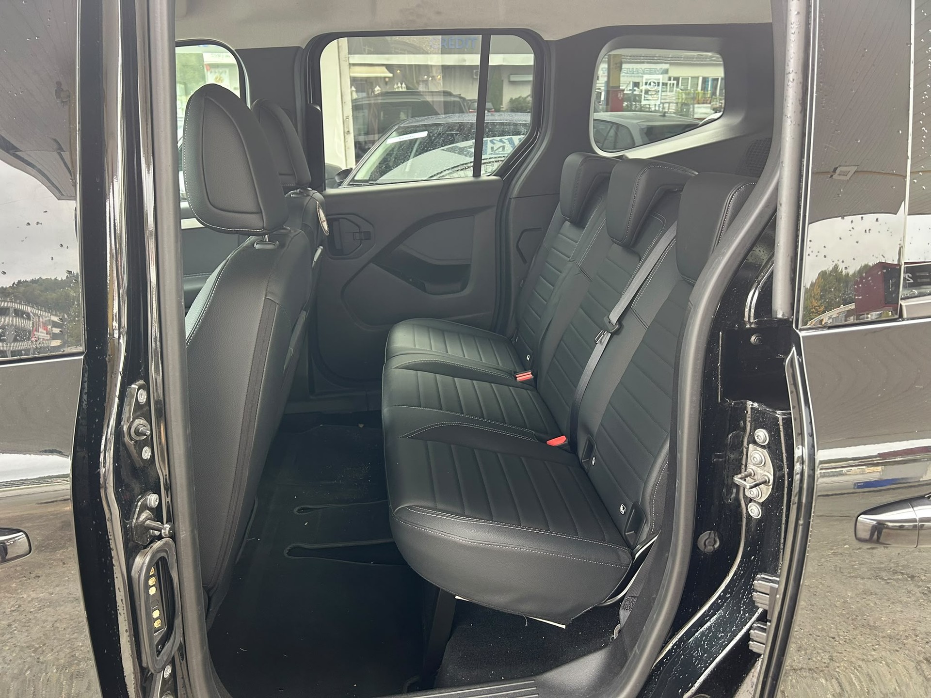 MERCEDES-BENZ T-Klasse 180D Style Automat-image-5