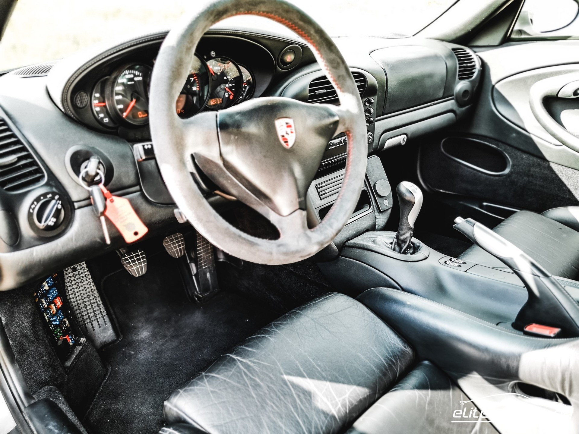 PORSCHE 911 GT2-image-12