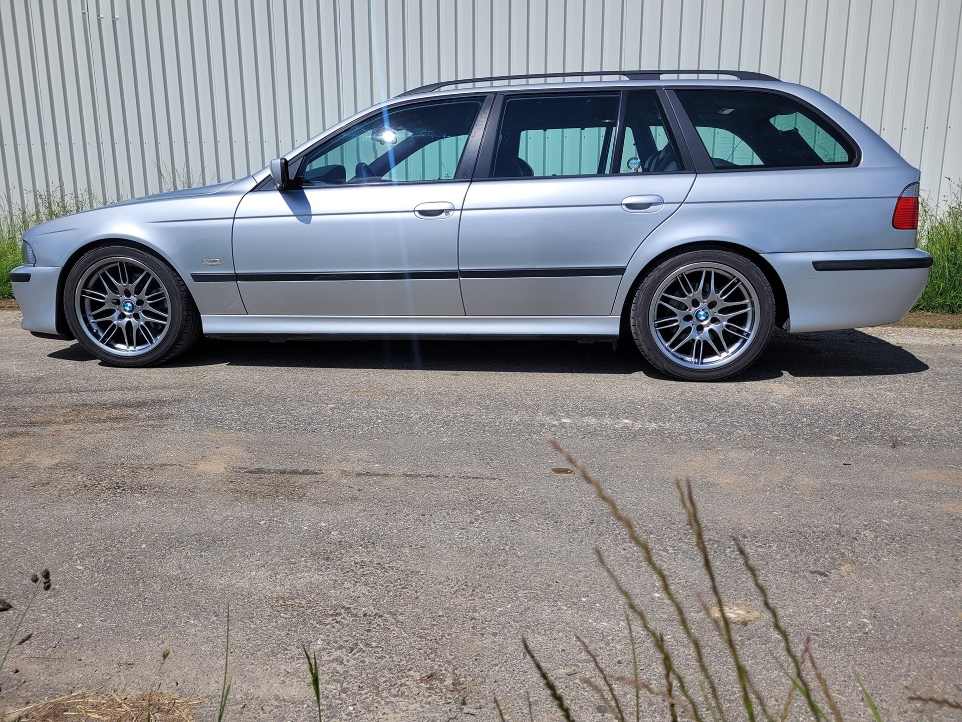 BMW 530d Touring-image-0