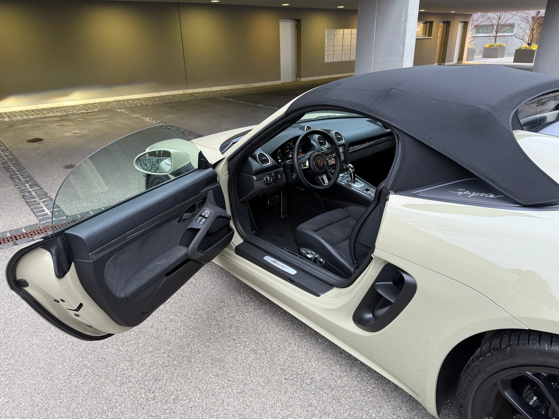 PORSCHE 718 Boxster Spyder PDK-image-8