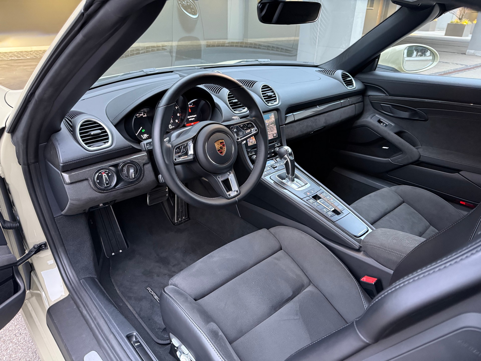 PORSCHE 718 Boxster Spyder PDK-image-9