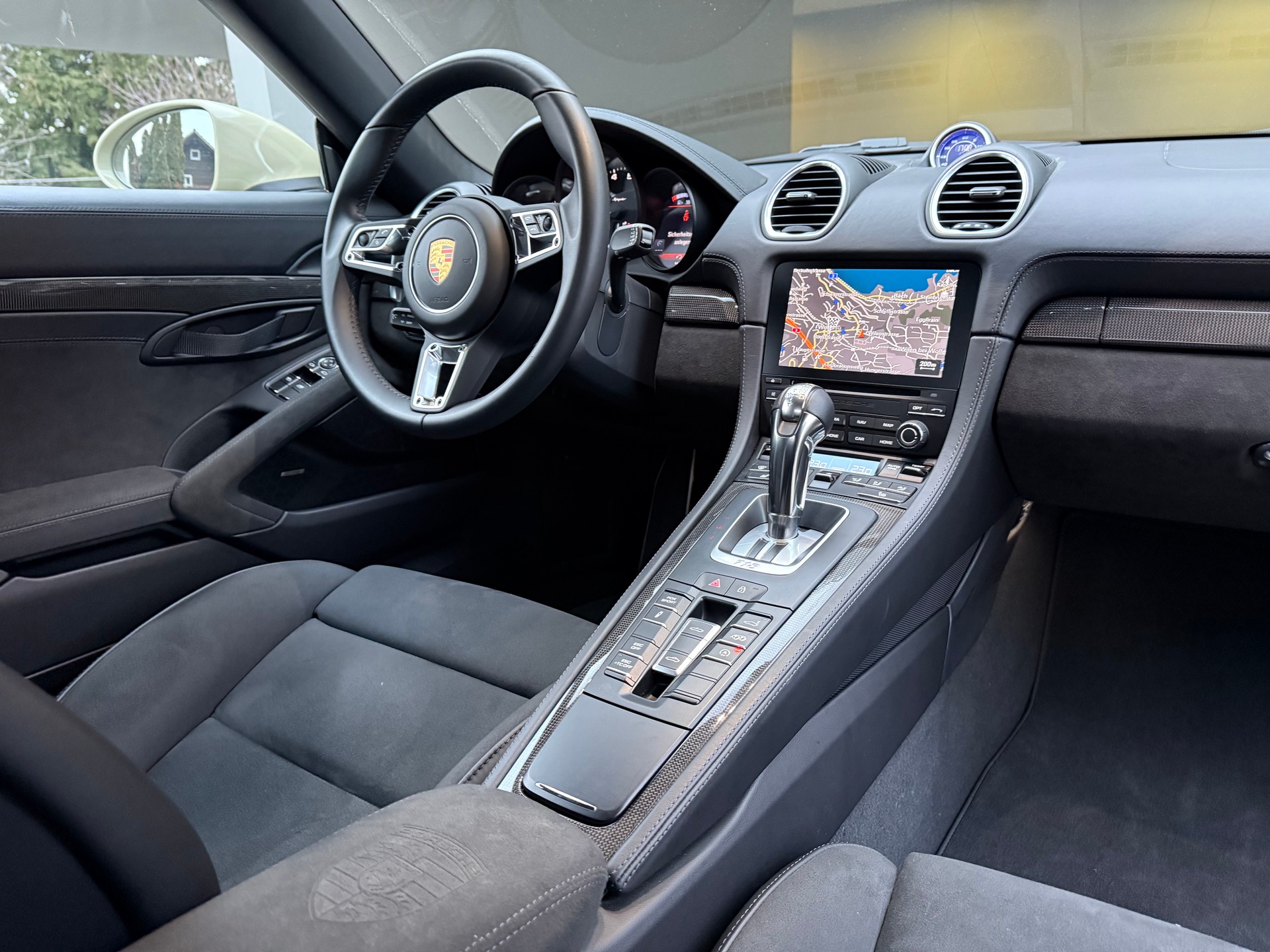 PORSCHE 718 Boxster Spyder PDK-image-19