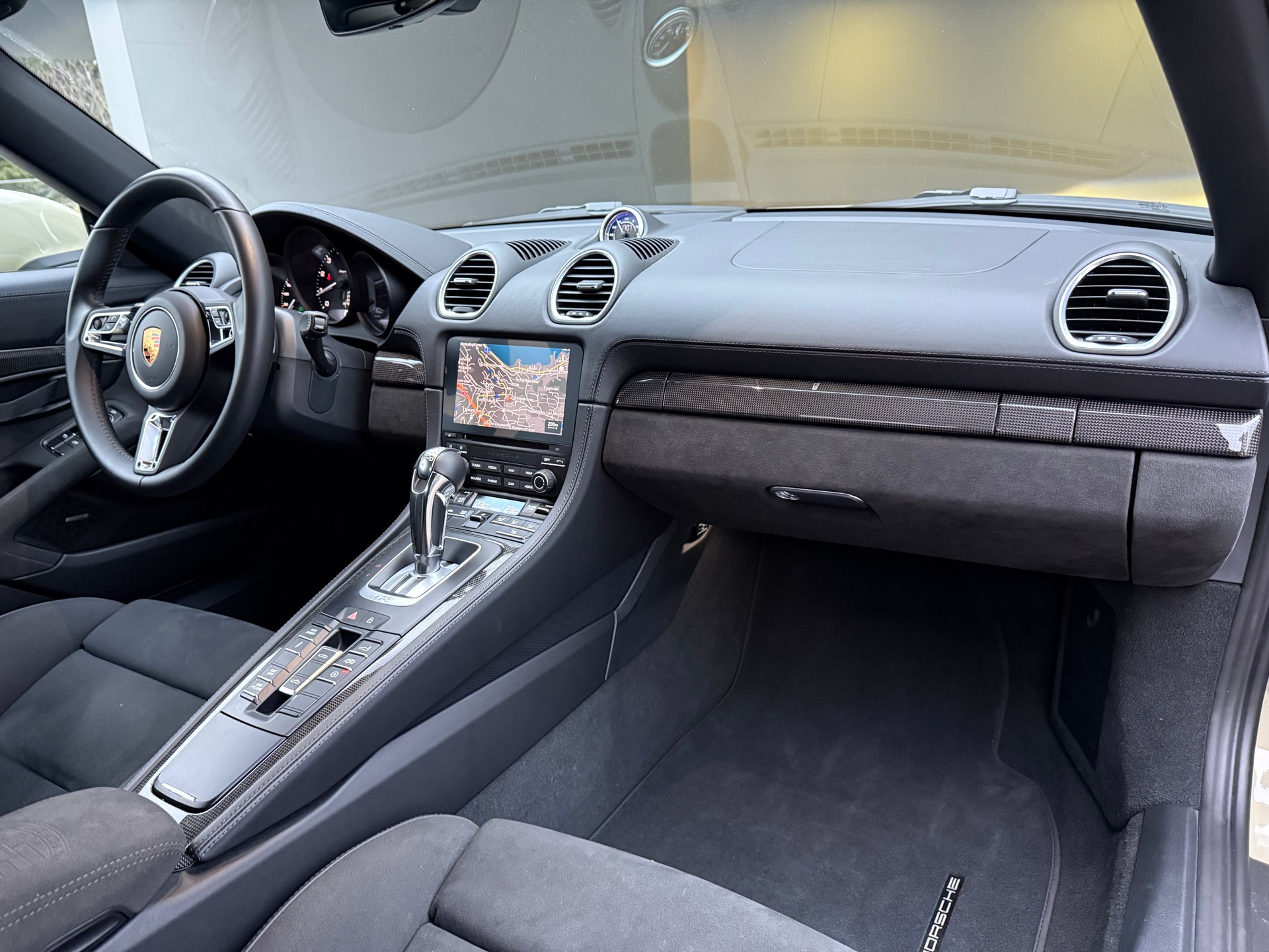 PORSCHE 718 Boxster Spyder PDK-image-18
