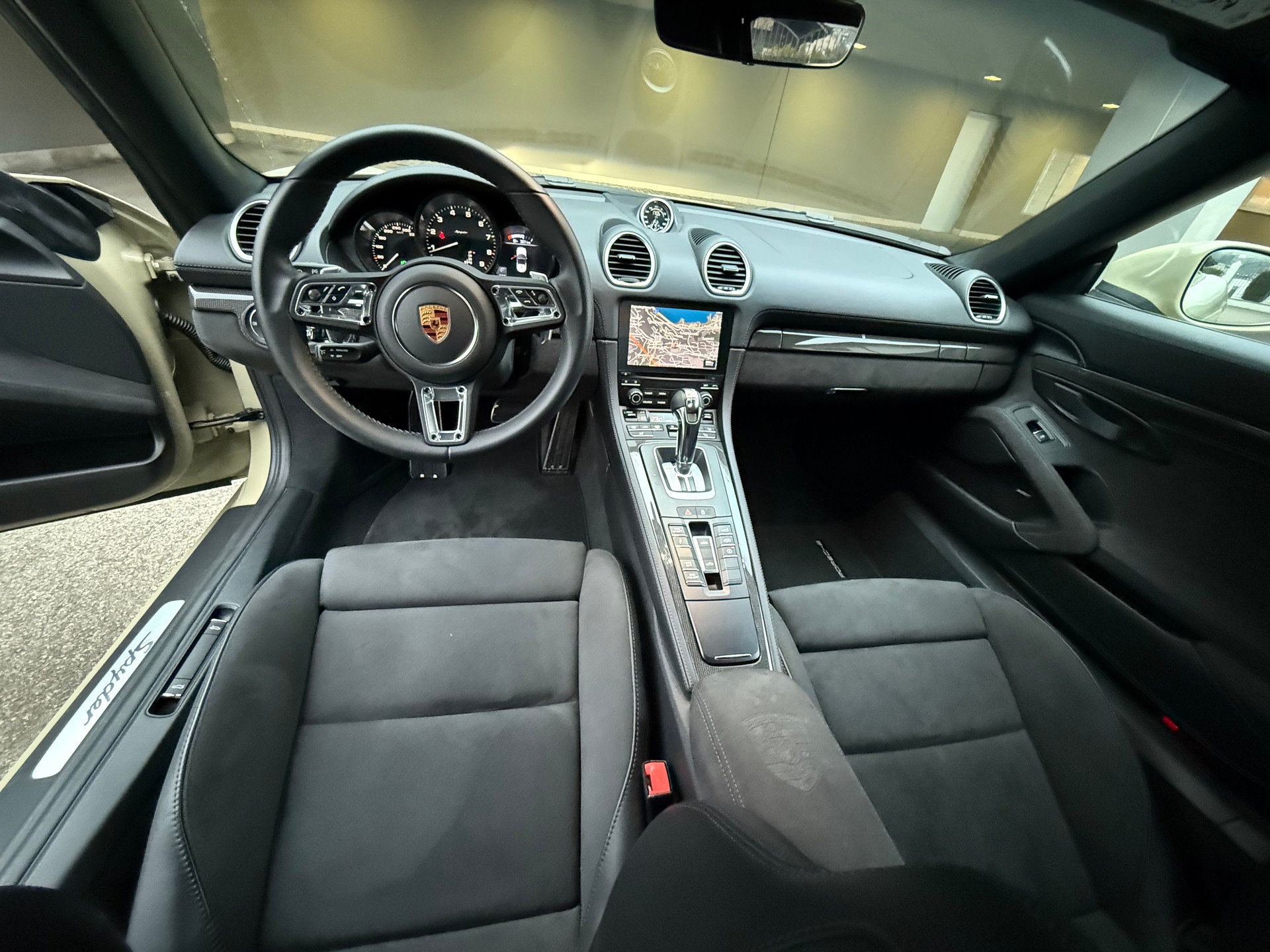 PORSCHE 718 Boxster Spyder PDK-image-11