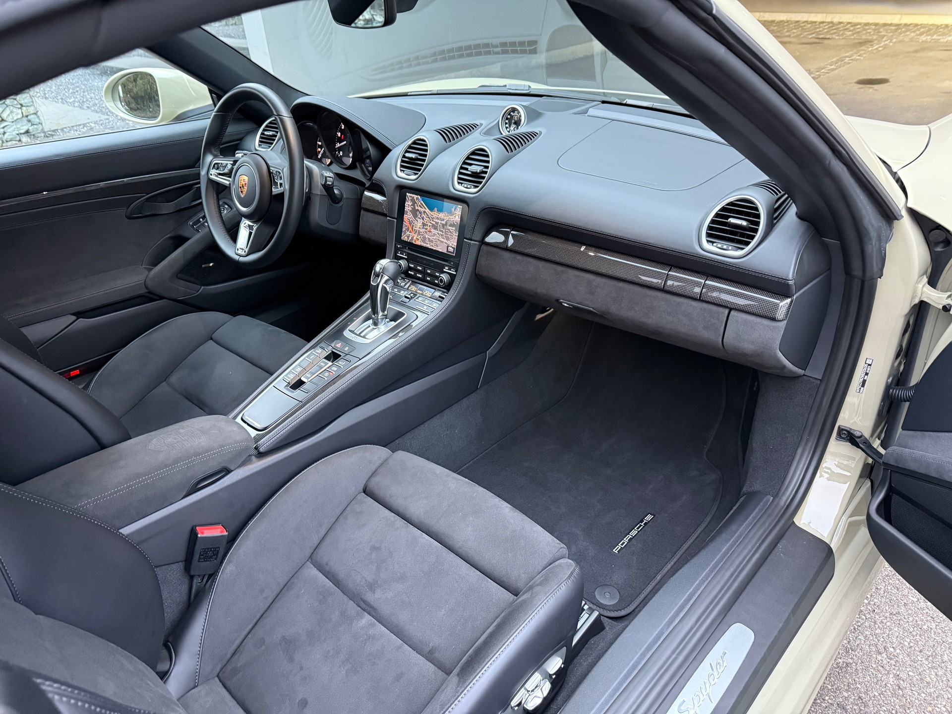 PORSCHE 718 Boxster Spyder PDK-image-17
