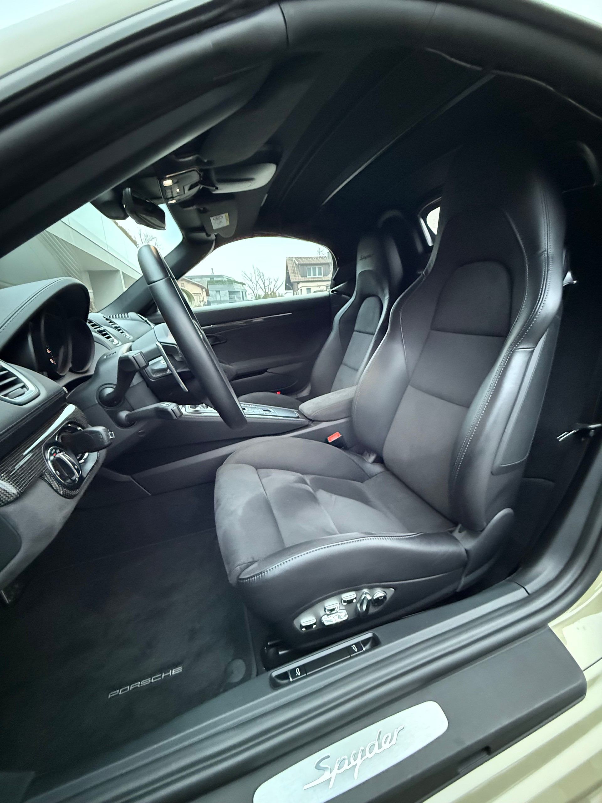 PORSCHE 718 Boxster Spyder PDK-image-12