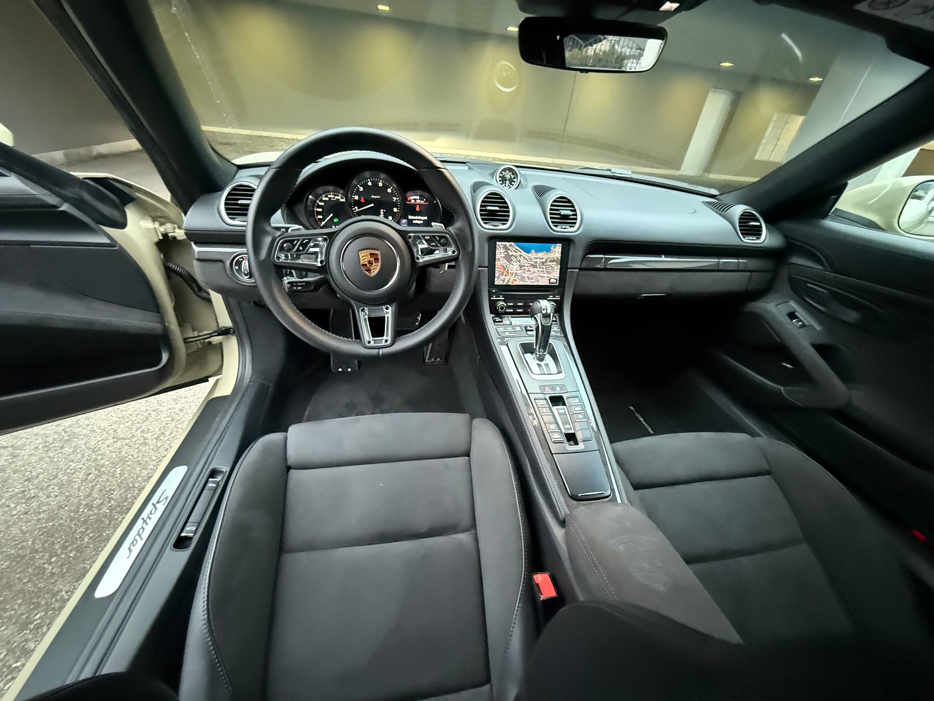 PORSCHE 718 Boxster Spyder PDK-image-10