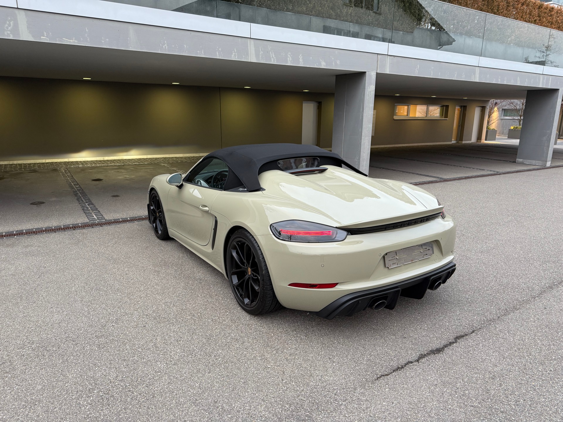 PORSCHE 718 Boxster Spyder PDK-image-6