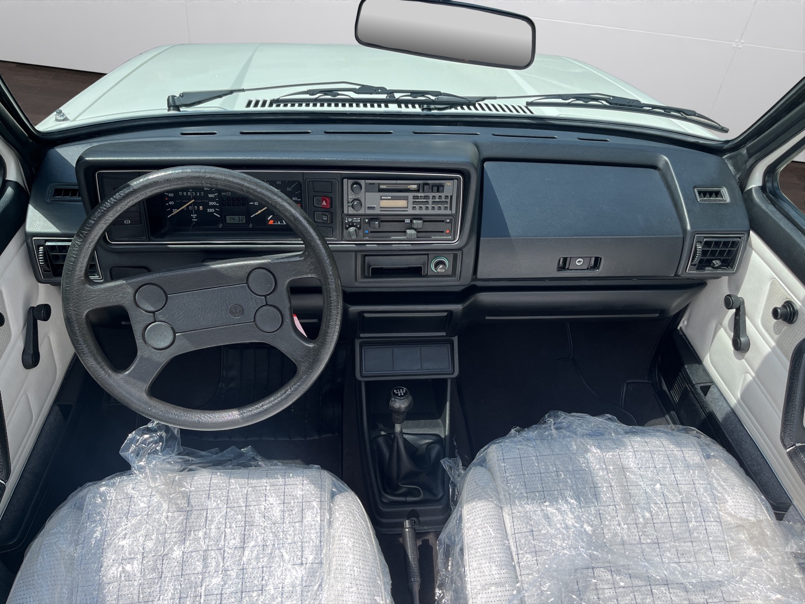 VW Golf Cabriolet 1800 White Special-image-7