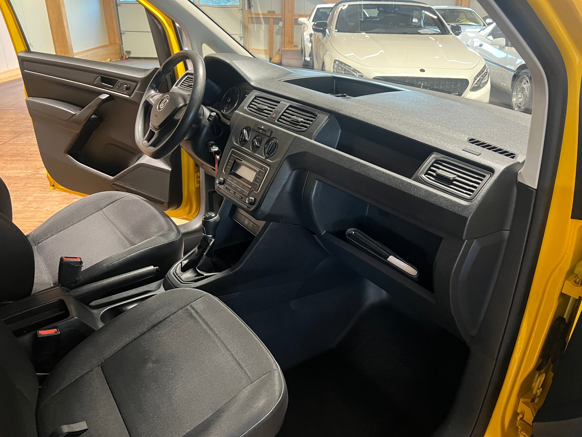 VW Caddy 2.0TDI BlueMotion Technology-image-11