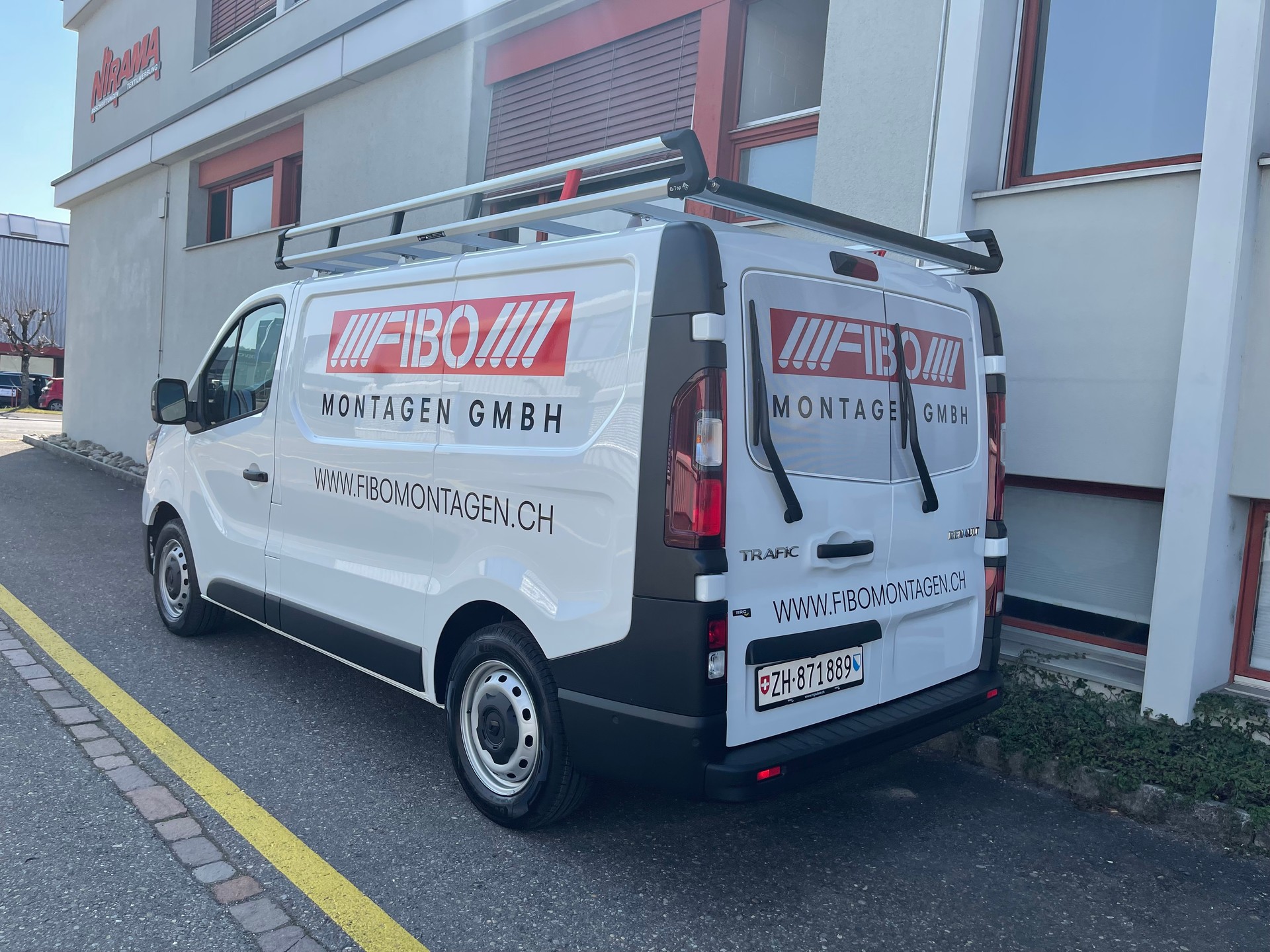 RENAULT Trafic 2.0 Blue dCi110 Business L1H1 EN-image-1