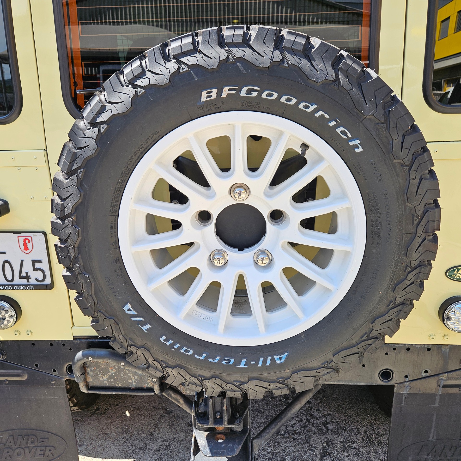 LAND ROVER Defender 90 SW 2.4Tdc-image-5