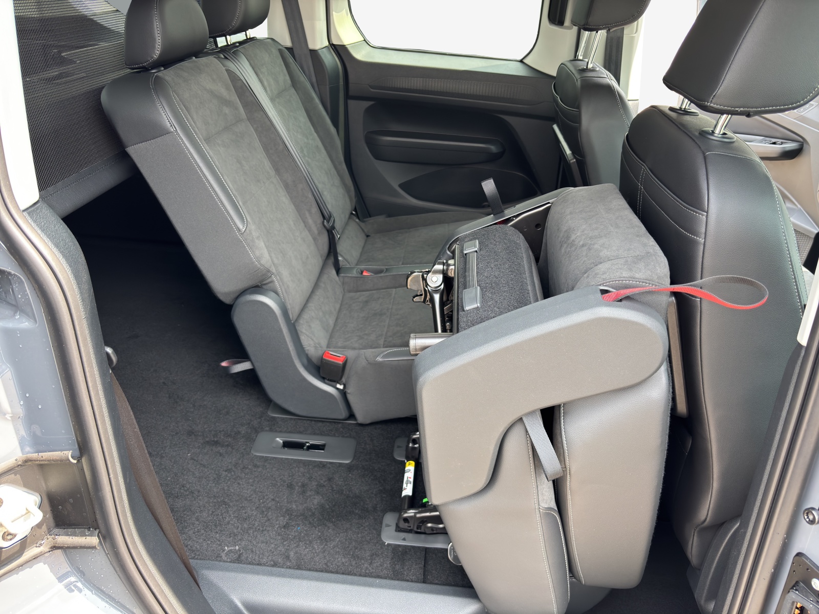 VW Caddy 1.5 TSI Style DSG-image-15