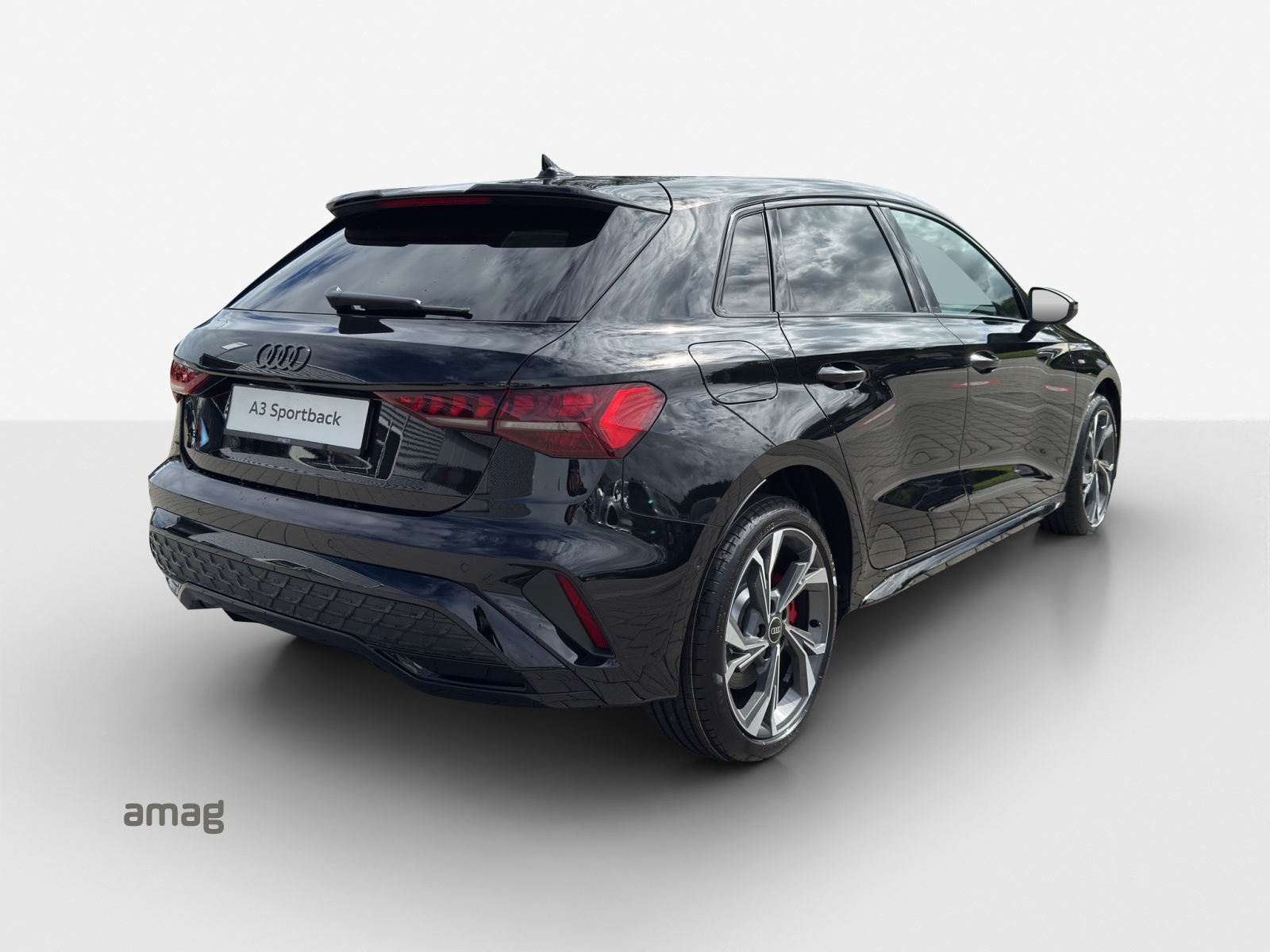 AUDI A3 Sportback 45 TFSI e S line Attraction S-tronic-image-4