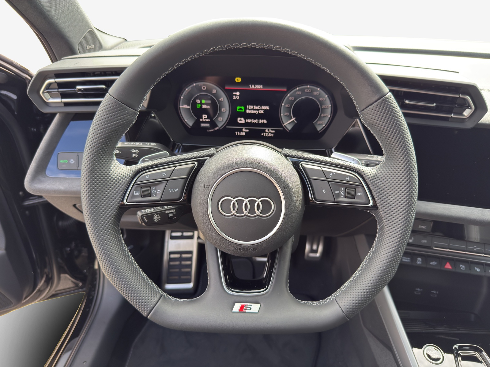 AUDI A3 Sportback 45 TFSI e S line Attraction S-tronic-image-9