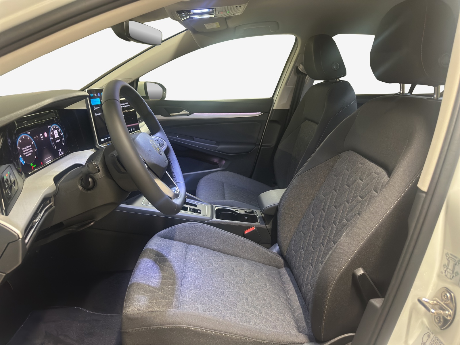 VW Golf 1.5 e TSI mHEV United DSG-image-7