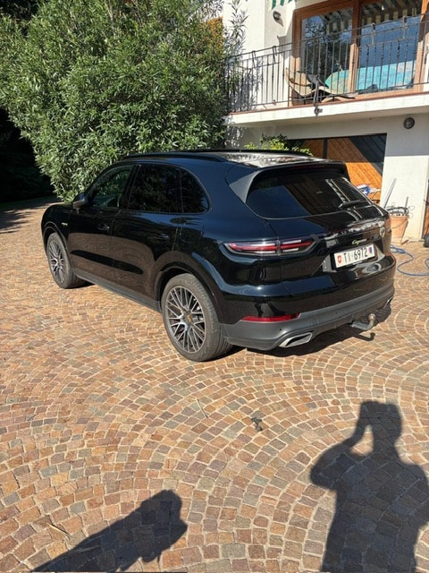 PORSCHE Cayenne E-Hybrid-image-1