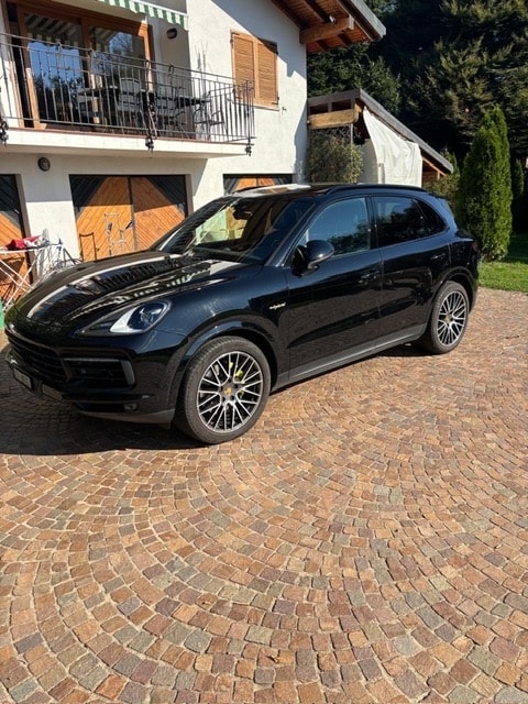 PORSCHE Cayenne E-Hybrid-image-2