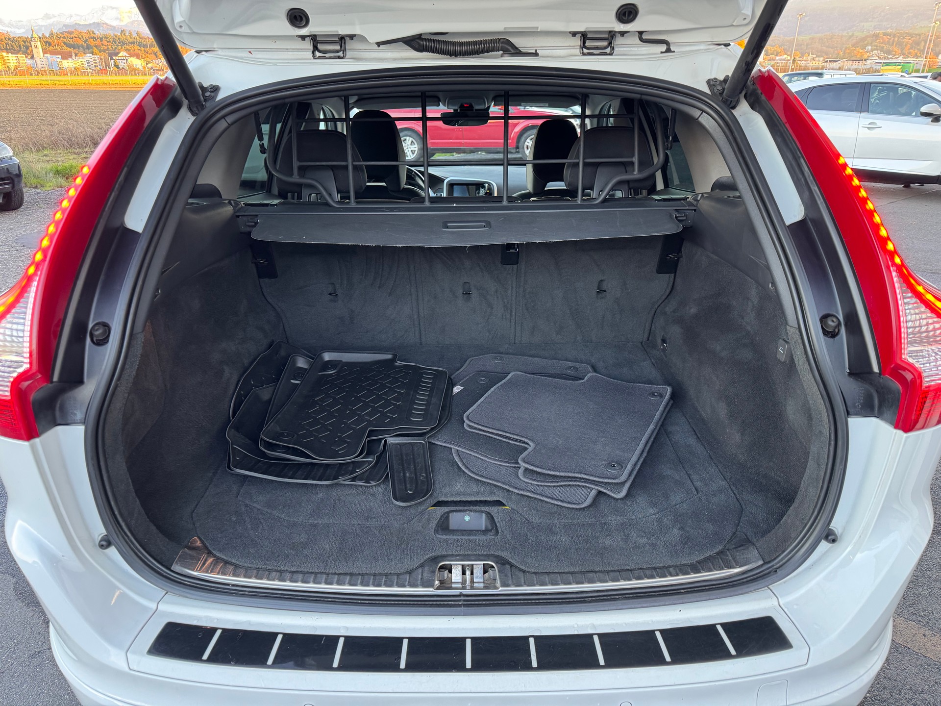 VOLVO XC60 D4 AWD OceanRace Geartronic-image-6