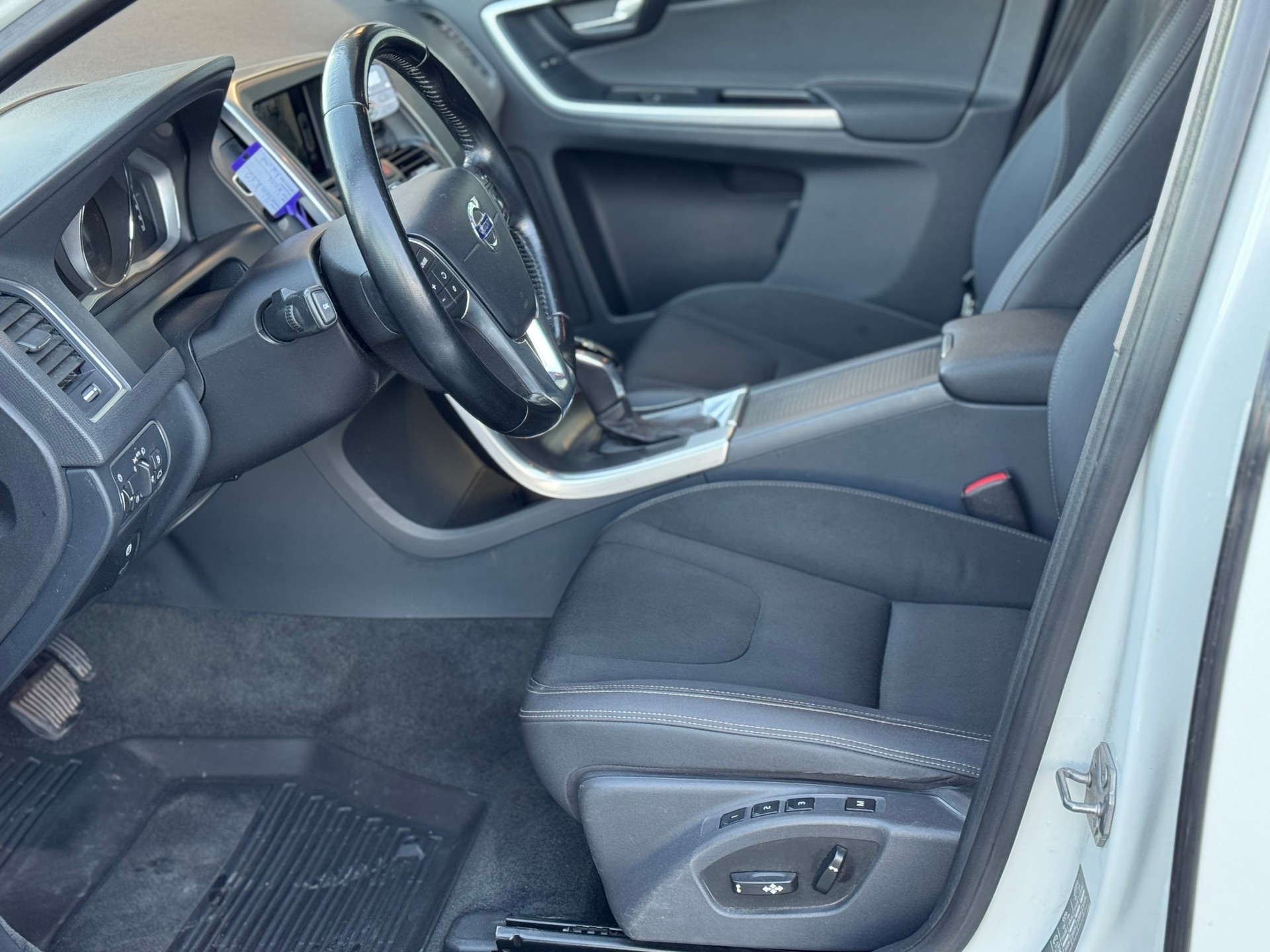 VOLVO XC60 D4 AWD OceanRace Geartronic-image-11