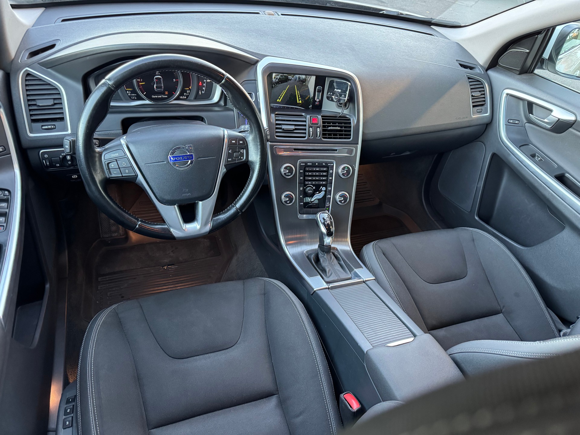 VOLVO XC60 D4 AWD OceanRace Geartronic-image-9
