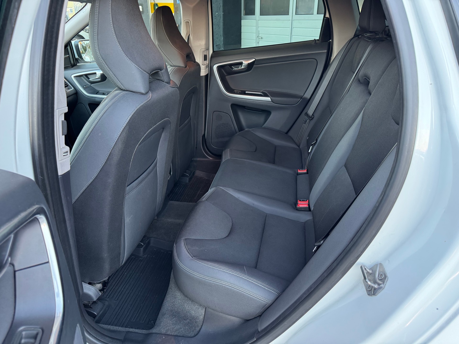 VOLVO XC60 D4 AWD OceanRace Geartronic-image-8