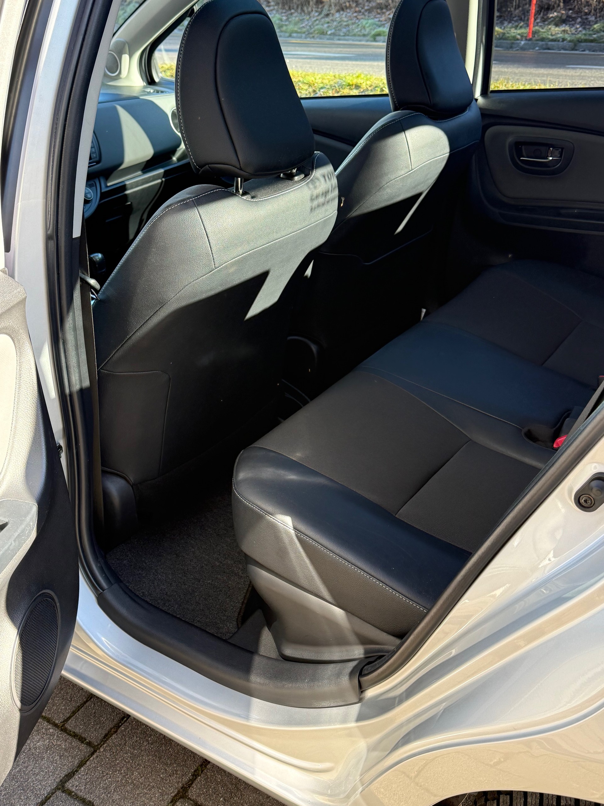 TOYOTA Yaris 1.5 VVT-i Hybrid Sol Premium e-CVT-image-6