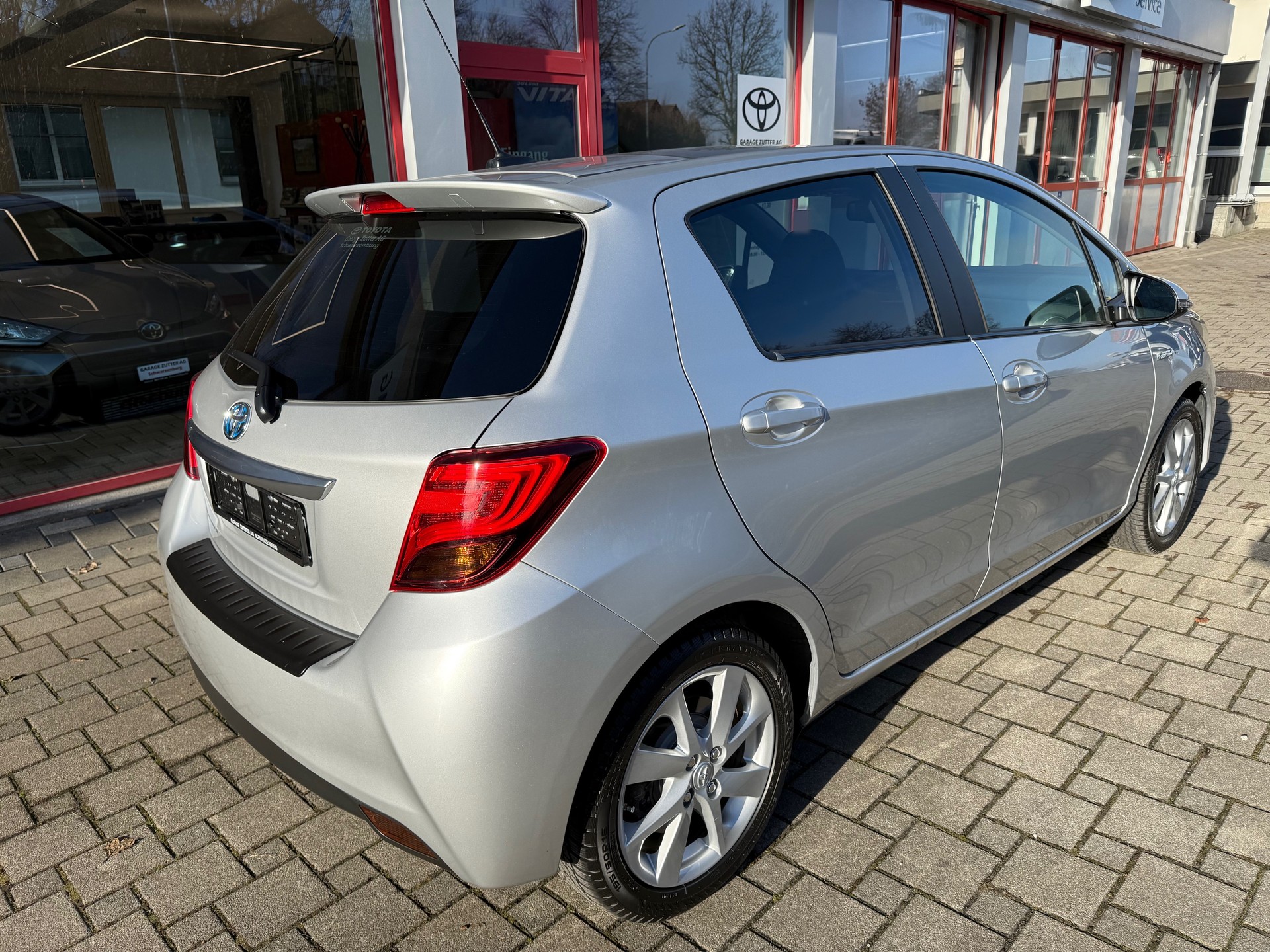 TOYOTA Yaris 1.5 VVT-i Hybrid Sol Premium e-CVT-image-2