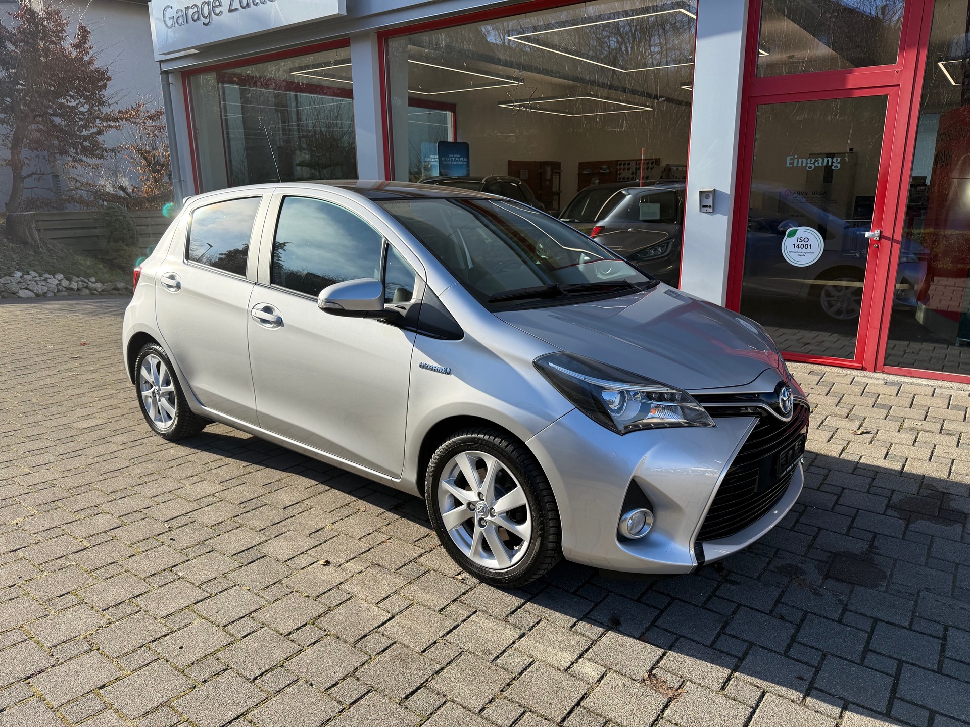 TOYOTA Yaris 1.5 VVT-i Hybrid Sol Premium e-CVT-image-1